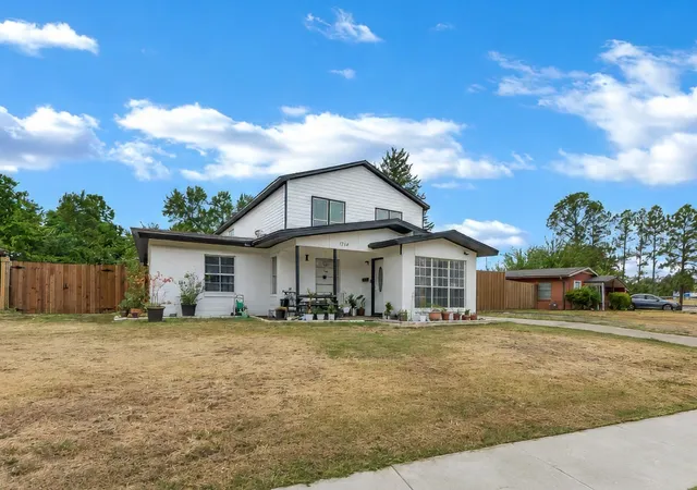 Photo 1 of Single family home for sale at 1714 Meadowbrook Ln, Irving, TX 75061 | MLS# 21379572 | Listing updated on 2026-09-10