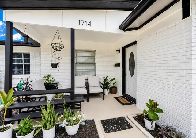 Photo 3 of Single family home for sale at 1714 Meadowbrook Ln, Irving, TX 75061 | MLS# 21379572 | Listing updated on 2026-09-10