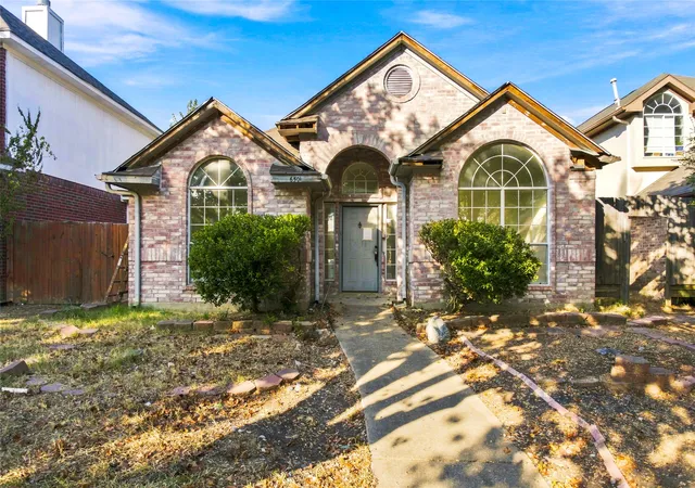 Photo 1 of Sale Pending at 6501 White Oak Dr, Rowlett, TX 75089 | MLS# 21381732 | Listing updated on 2026-10-06
