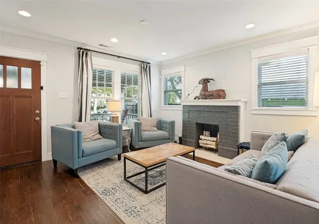 Photo 3 of Single family home for sale at 1010 Woodlawn Ave, Dallas, TX 75208 | MLS# 21380987 | Listing updated on 2026-09-13