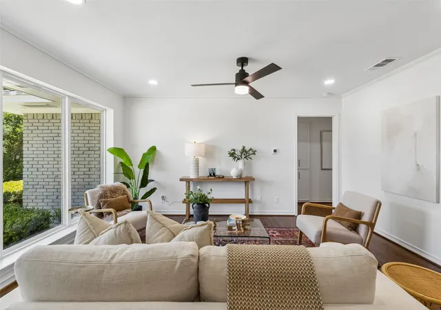 Photo 4 of Sale Pending at 155 Bon Aire Dr, Dallas, TX 75218 | MLS# 21380073 | Listing updated on 2026-09-20