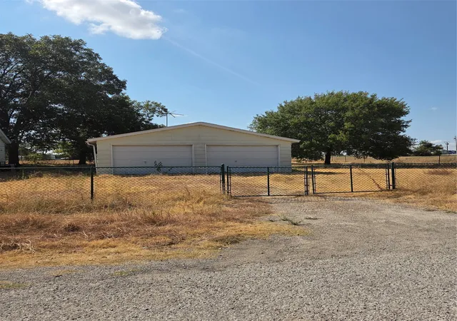 Photo 3 of Single family home for sale at 2636 Gadberry Dr, Dallas, TX 75241 | MLS# 21382290 | Listing updated on 2026-09-15