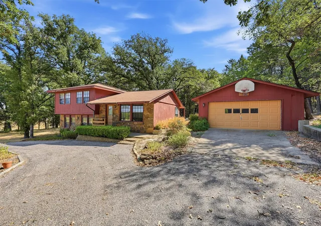 Photo 1 of Single family home for sale at 1471 County Rd 219, Gainesville, TX 76240 | MLS# 21382112 | Listing updated on 2026-10-06