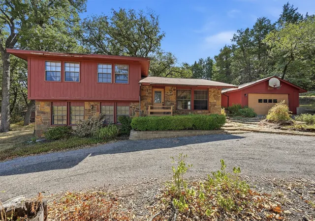 Photo 2 of Single family home for sale at 1471 County Rd 219, Gainesville, TX 76240 | MLS# 21382112 | Listing updated on 2026-10-06