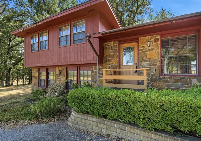 Photo 3 of Single family home for sale at 1471 County Rd 219, Gainesville, TX 76240 | MLS# 21382112 | Listing updated on 2026-10-06