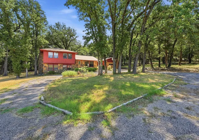 Photo 3 of Single family home for sale at 1471 County Rd 219, Gainesville, TX 76240 | MLS# 21382112 | Listing updated on 2026-10-06
