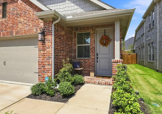 Photo 3 of Single family home for sale at 815 Sunflower Trl, Sherman, TX 75092 | MLS# 21380062 | Listing updated on 2026-09-24