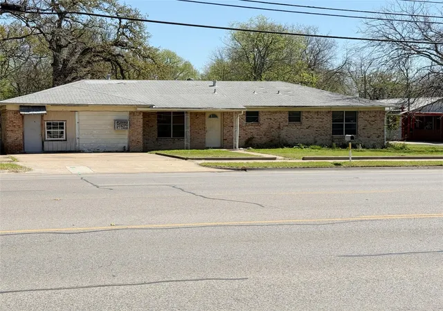 Photo 4 of Land for sale at 1110 N Main St, Weatherford, TX 76086 | MLS# 21382325 | Listing updated on 2026-09-10