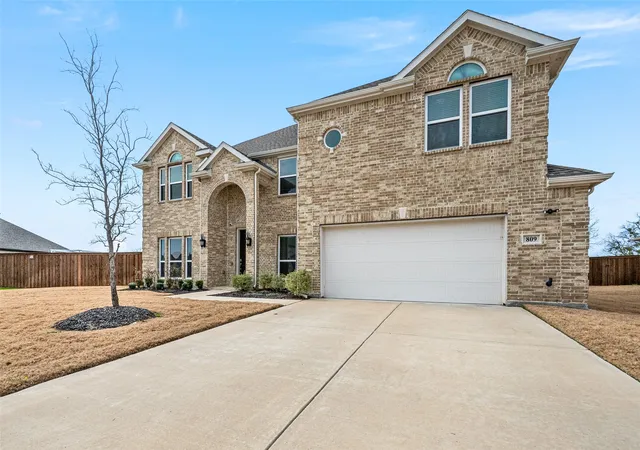 Photo 3 of Single family home for sale at 809 Blue Heron Dr, Forney, TX 75126 | MLS# 21380821 | Listing updated on 2026-09-10