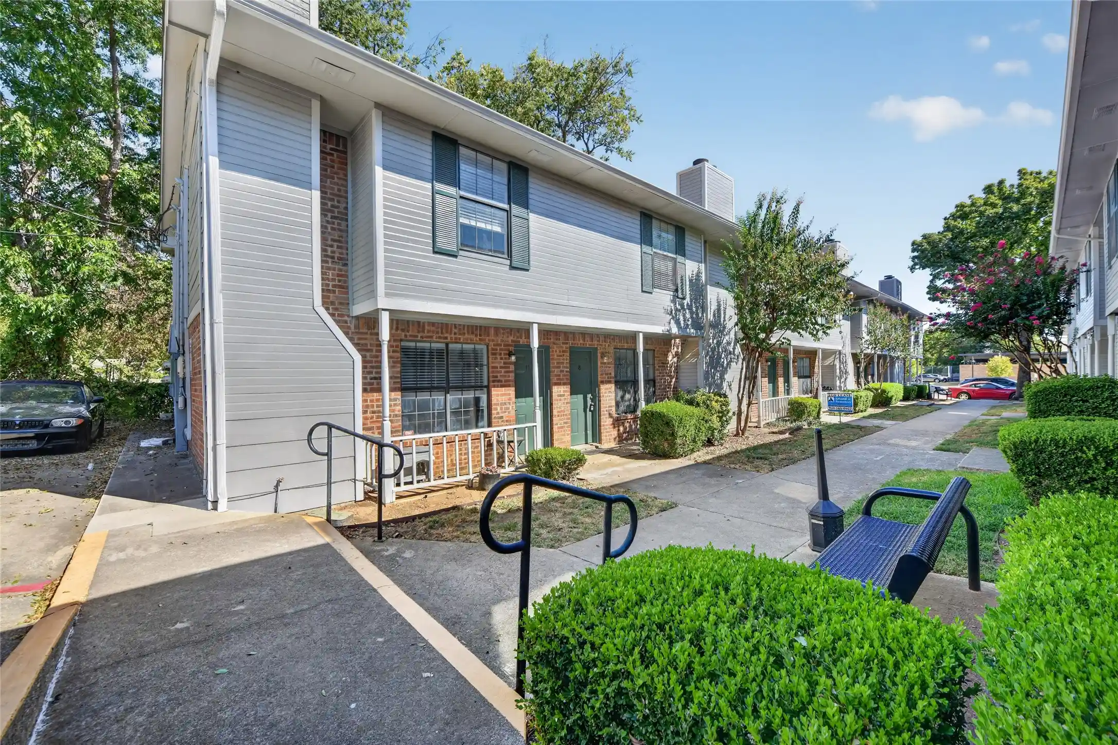 Listing Photo 2 - Condo for sale in 929 W Hickory St located at 929 W Hickory St, Denton, TX 76201 - Unit #18