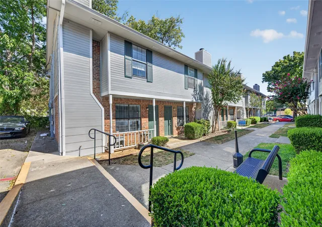 Photo 2 of Condo for sale at 929 W Hickory St #18, Denton, TX 76201 | MLS# 21382337 | Listing updated on 2026-09-14