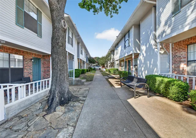 Photo 3 of Condo for sale at 929 W Hickory St #18, Denton, TX 76201 | MLS# 21382337 | Listing updated on 2026-09-14