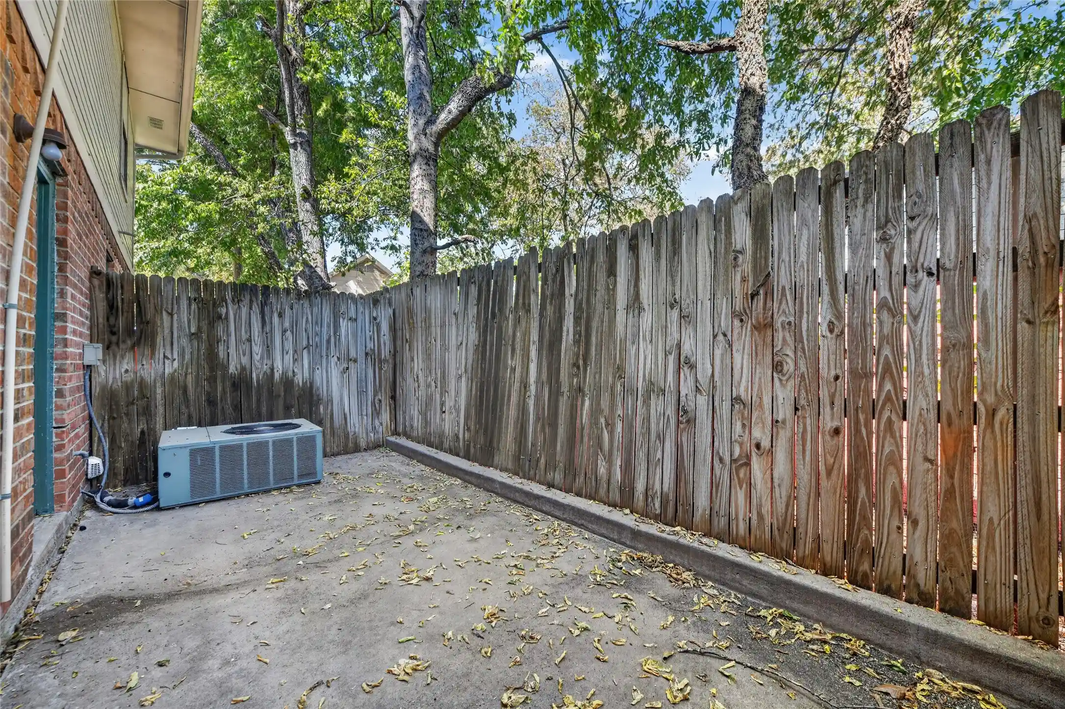 Listing Photo 40 - Condo for sale in 929 W Hickory St located at 929 W Hickory St, Denton, TX 76201 - Unit #18