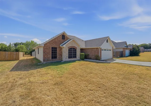 Photo 3 of Single family home for sale at 631 Lakeshore Blvd, Little Elm, TX 75068 | MLS# 21382242 | Listing updated on 2026-09-11