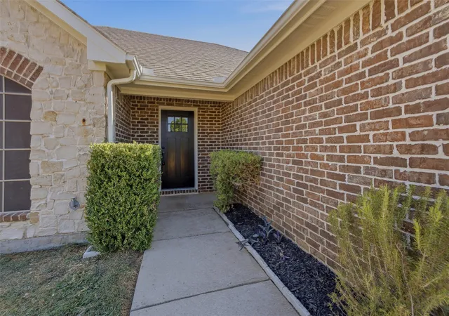 Photo 3 of Single family home for sale at 631 Lakeshore Blvd, Little Elm, TX 75068 | MLS# 21382242 | Listing updated on 2026-09-11