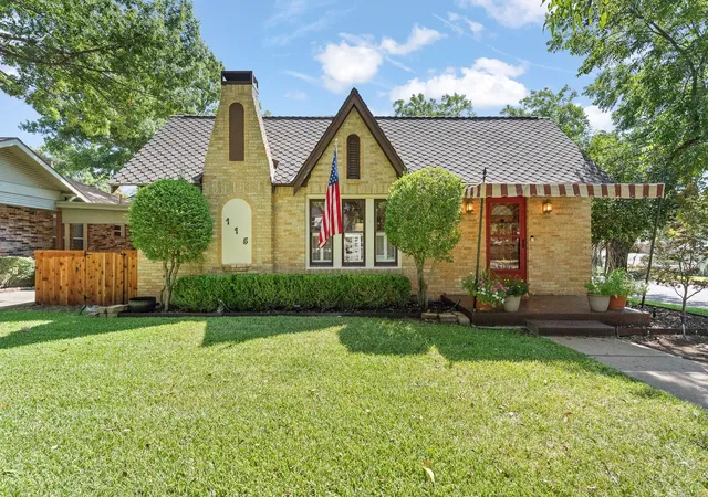 Photo 3 of Single family home for sale at 115 Bellevue Dr, Cleburne, TX 76033 | MLS# 21373141 | Listing updated on 2026-09-10