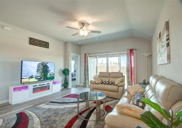 Photo 2 of Single family home for sale at 727 Williams Way, Mc Kinney, TX 75069 | MLS# 21374243 | Listing updated on 2026-09-10