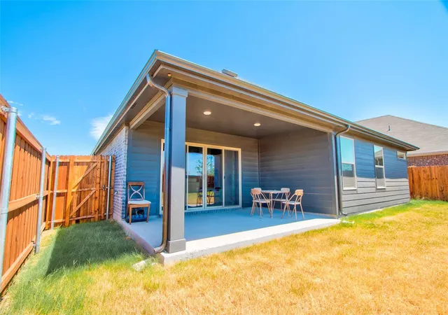 Photo 3 of Single family home for sale at 727 Williams Way, Mc Kinney, TX 75069 | MLS# 21374243 | Listing updated on 2026-09-10