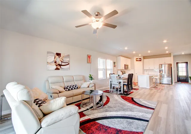 Photo 4 of Single family home for sale at 727 Williams Way, Mc Kinney, TX 75069 | MLS# 21374243 | Listing updated on 2026-09-10