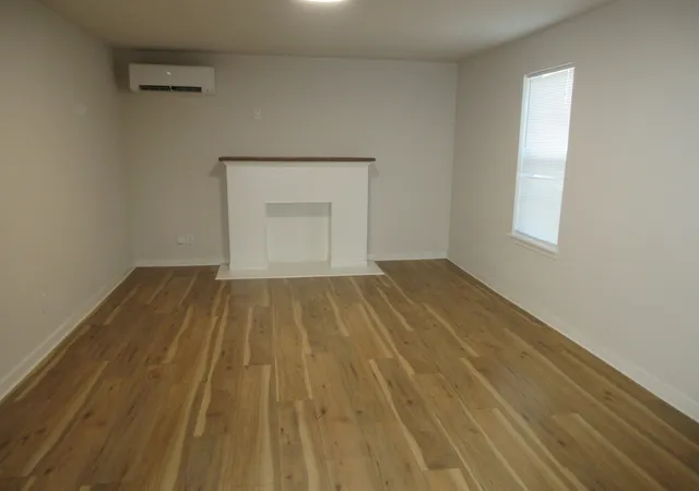 Photo 2 of Single family home for sale at 110 E Elmwood St, Shreveport, LA 71104 | MLS# 21382346 | Listing updated on 2026-09-10
