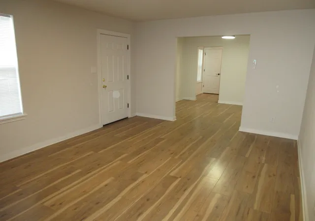 Photo 3 of Single family home for sale at 110 E Elmwood St, Shreveport, LA 71104 | MLS# 21382346 | Listing updated on 2026-09-10