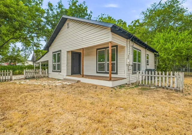 Single family home for sale at 403 N Gaither St, Glen Rose, TX 76043 | MLS# 21381833