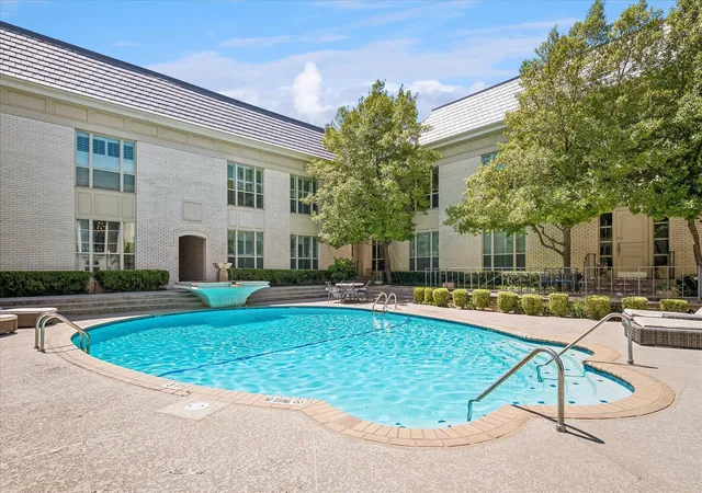 Listing Photo 4 - Condo for sale in building located at 6146 Averill Wy, Dallas, TX 75225 - Unit #106E
