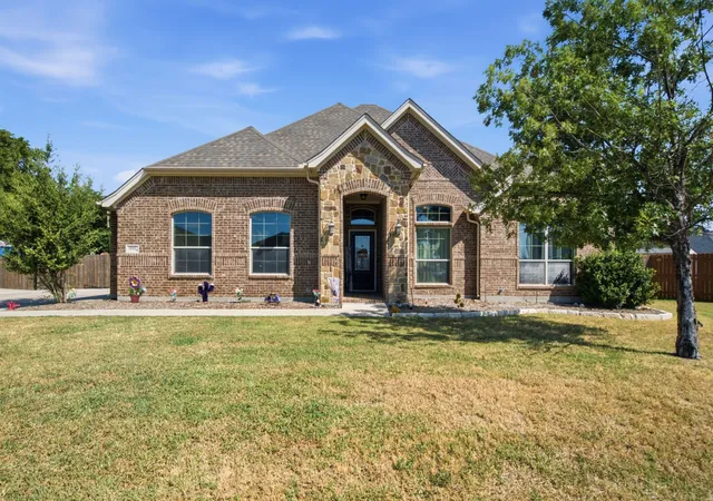 Photo 1 of Single family home for sale at 3112 White Horse Ct, Granbury, TX 76049 | MLS# 21380301 | Listing updated on 2026-09-10