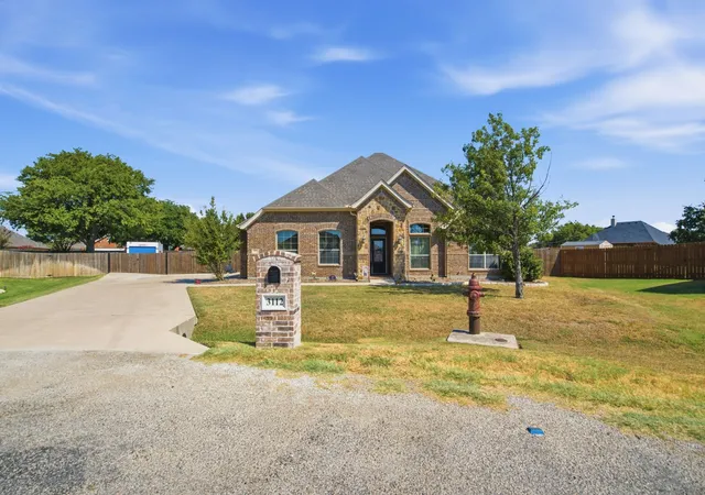 Photo 2 of Single family home for sale at 3112 White Horse Ct, Granbury, TX 76049 | MLS# 21380301 | Listing updated on 2026-09-10