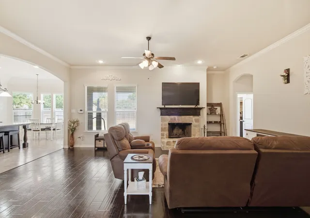 Photo 4 of Single family home for sale at 3112 White Horse Ct, Granbury, TX 76049 | MLS# 21380301 | Listing updated on 2026-09-10