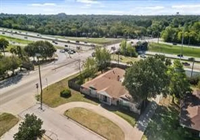 Photo 1 of Single family home for sale at 1700 Northcrest Dr, Arlington, TX 76012 | MLS# 21382203 | Listing updated on 2026-09-10