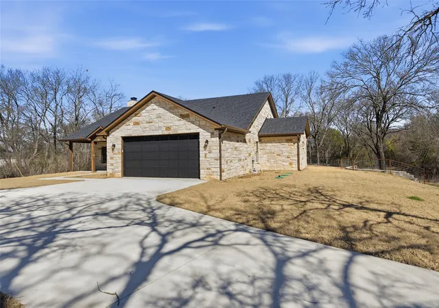 Photo 3 of Single family home for sale at 1698 Rogers Hl Rd, Waco, TX 76705 | MLS# 21380693 | Listing updated on 2026-09-17