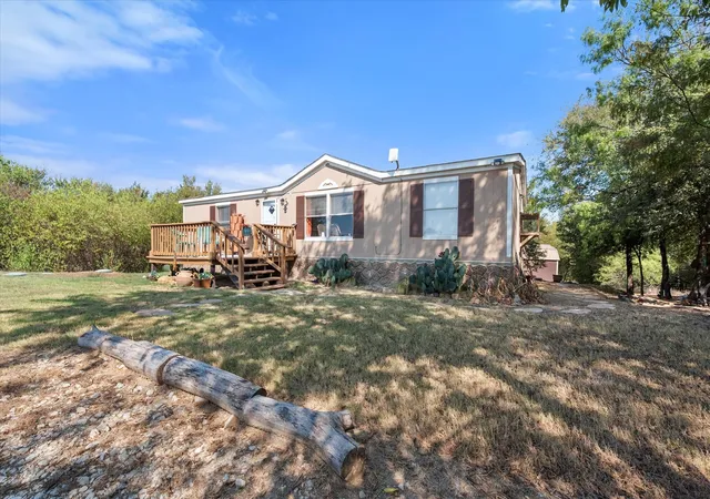 Photo 3 of Manufactured home for sale at 309 SE County Rd 3048a, Corsicana, TX 75109 | MLS# 21381261 | Listing updated on 2026-09-10