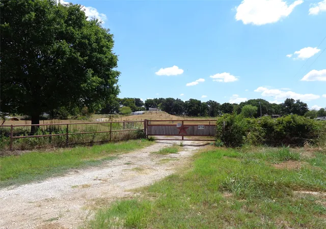 Photo 1 of Single family home for sale at 212 Private Rd 114, Covington, TX 76636 | MLS# 21378598 | Listing updated on 2026-09-10