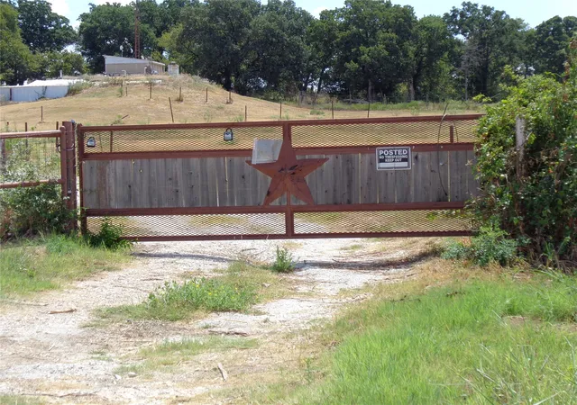 Photo 2 of Single family home for sale at 212 Private Rd 114, Covington, TX 76636 | MLS# 21378598 | Listing updated on 2026-09-10