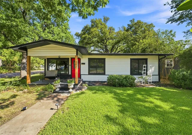 Photo 1 of Single family home for sale at 3921 Austin Ave, Waco, TX 76710 | MLS# 21382257 | Listing updated on 2026-10-02