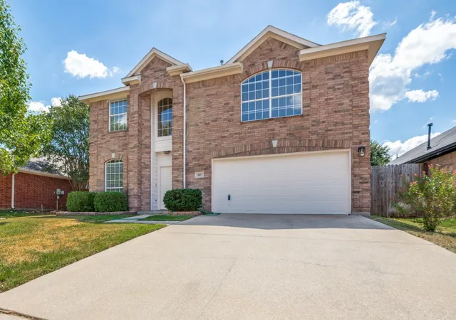 Photo 2 of Single family home for sale at 307 Mary Pat Dr, Grand Prairie, TX 75052 | MLS# 21381216 | Listing updated on 2026-10-03