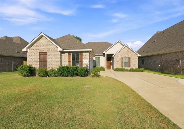Single family home for sale at 202 Jamestowne Blvd, Benton, LA 71006 | MLS# 21380371
