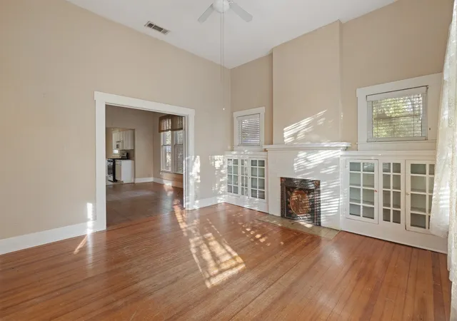 Photo 3 of Single family home for sale at 1313 N Robinson St, Cleburne, TX 76031 | MLS# 21381150 | Listing updated on 2026-09-11