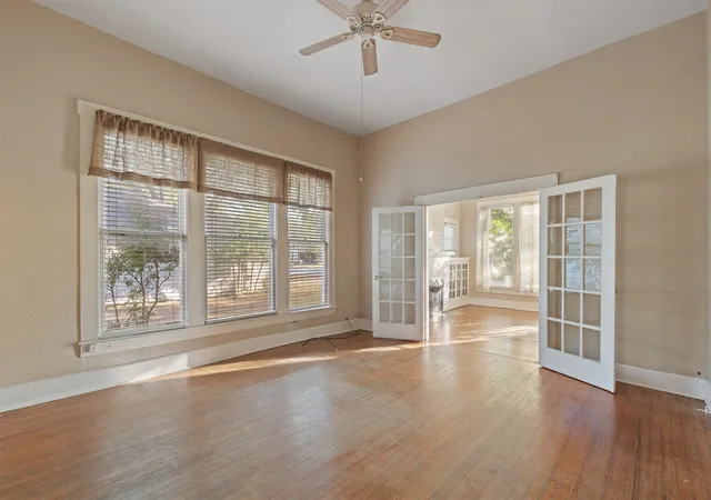 Photo 4 of Single family home for sale at 1313 N Robinson St, Cleburne, TX 76031 | MLS# 21381150 | Listing updated on 2026-09-11