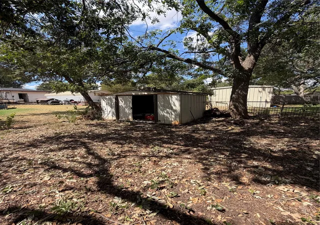 Photo 17 of Single family home for sale at 137 Bowie St, Mc Gregor, TX 76657 | MLS# 21381696 | Listing updated on 2026-09-11