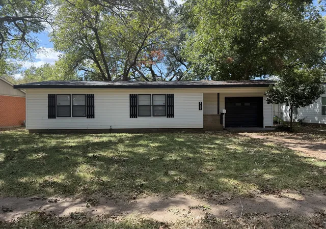 Photo 1 of Single family home for sale at 137 Bowie St, Mc Gregor, TX 76657 | MLS# 21381696 | Listing updated on 2026-09-11