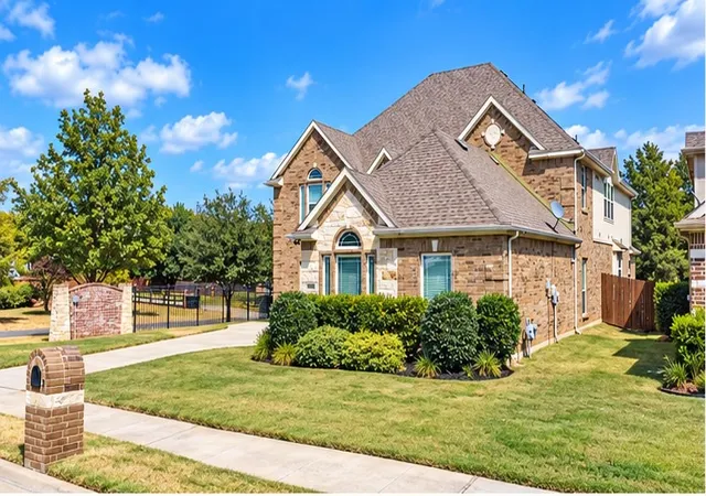 Photo 3 of Single family home for sale at 1400 Bonanza Ln, Denton, TX 76208 | MLS# 21377790 | Listing updated on 2026-09-11