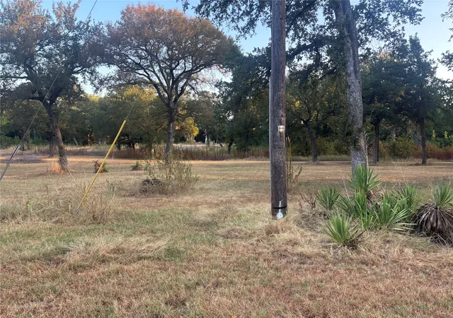 Photo 3 of Sale Pending at 919 E Morgan St, Denison, TX 75021 | MLS# 21382459 | Listing updated on 2026-10-06