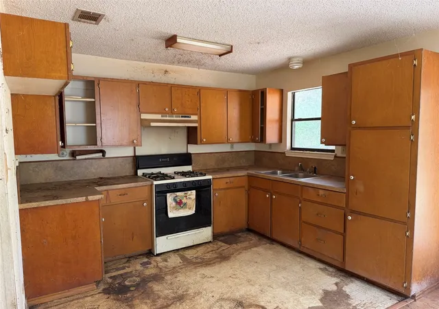 Photo 3 of Single family home for sale at 370 Locust St, Point, TX 75472 | MLS# 21382104 | Listing updated on 2026-09-25