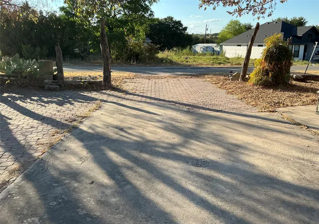 Photo 2 of Manufactured home for sale at 2517 Deer Trl, Granbury, TX 76048 | MLS# 21378170 | Listing updated on 2026-09-10