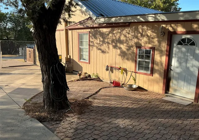 Photo 4 of Manufactured home for sale at 2517 Deer Trl, Granbury, TX 76048 | MLS# 21378170 | Listing updated on 2026-09-10