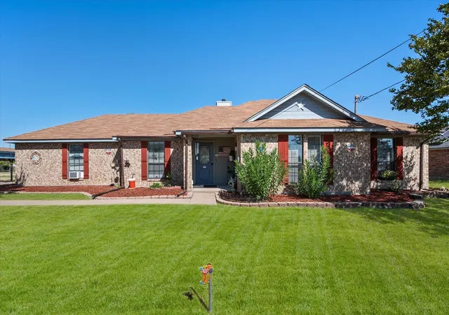 Photo 1 of Single family home for sale at 649 E Reindeer Rd, Lancaster, TX 75146 | MLS# 21382486 | Listing updated on 2026-09-14