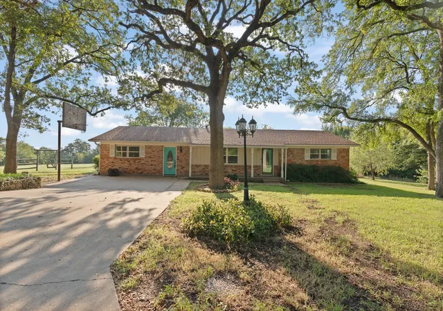 Photo 2 of Single family home for sale at 1944 County Rd 401, Alvarado, TX 76009 | MLS# 21382481 | Listing updated on 2026-09-11