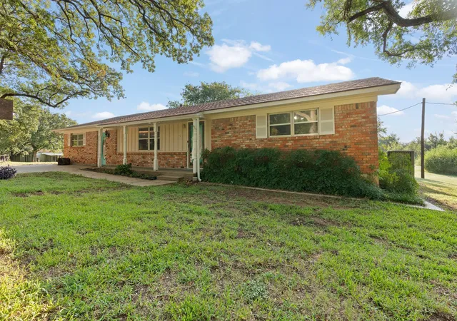 Photo 3 of Single family home for sale at 1944 County Rd 401, Alvarado, TX 76009 | MLS# 21382481 | Listing updated on 2026-09-11